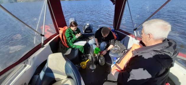 Отбор проб поверхностных вод реки Волга на содержание загрязняющих веществ