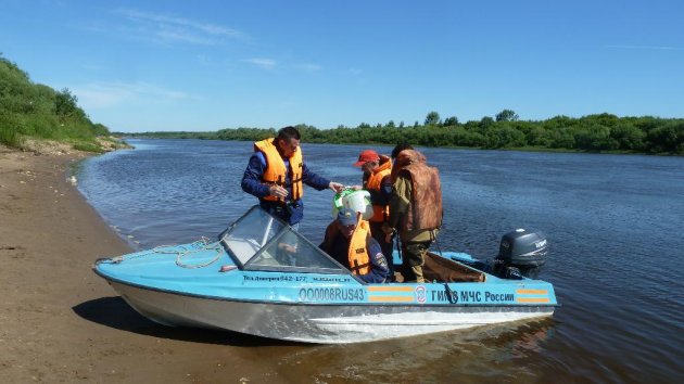 Отбор проб воды р. Вятка в районе сброса с городских очистных сооружений г. Кирова