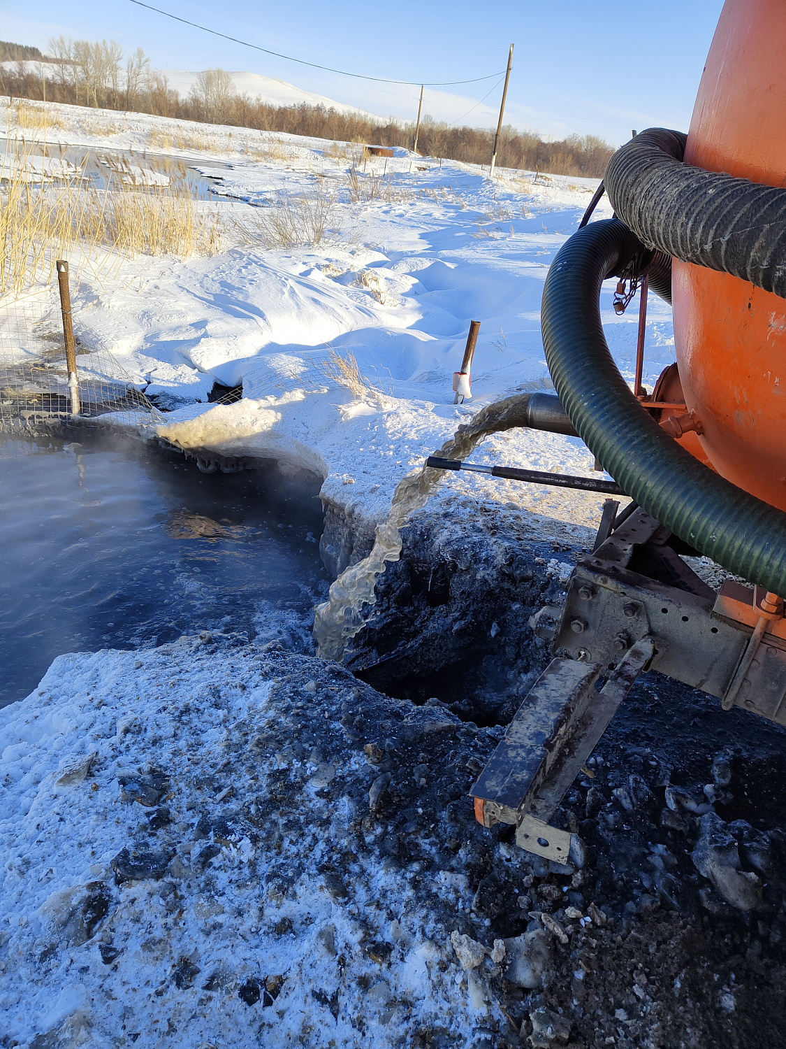 Выездное обследование по факту слива жидких бытовых и хозяйственных отходов  на территории поселка Новосергиевка
